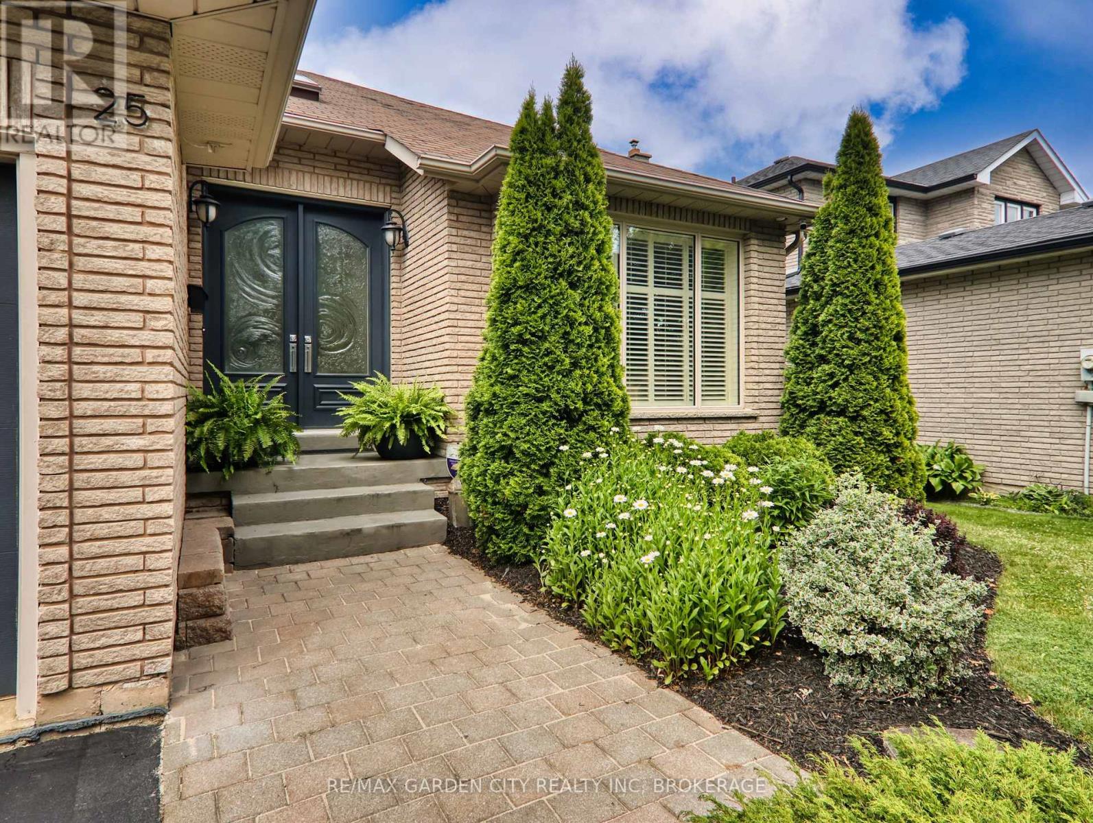 Property at 25 SUMNER CRESCENT image 3