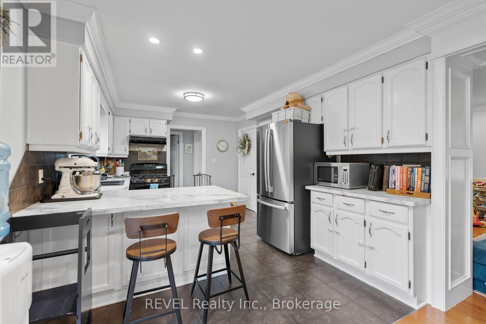 2470 Coral Avenue, Fort Erie, Ontario  L0S 1S0 - Photo 11 - X12248924