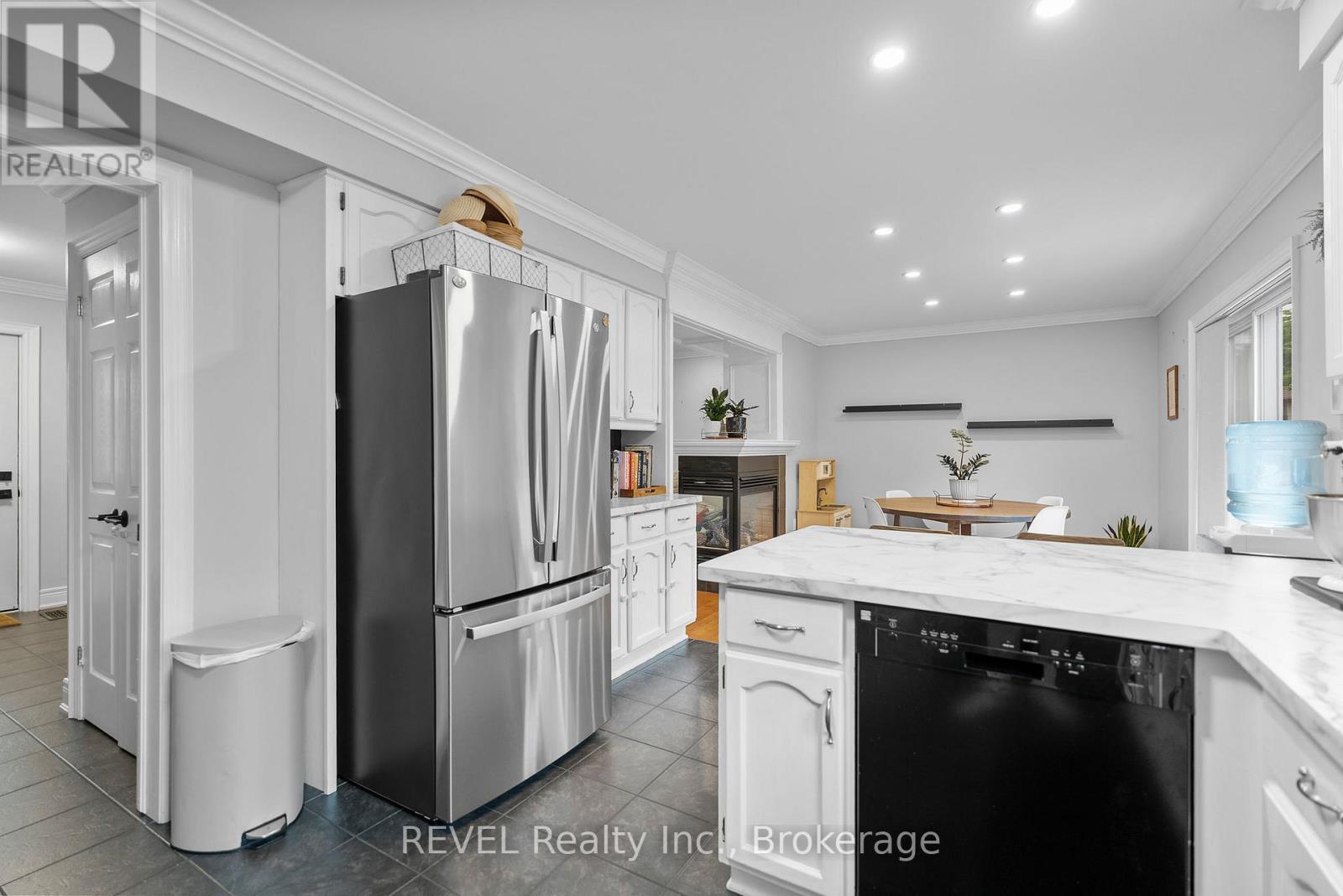 2470 Coral Avenue, Fort Erie, Ontario  L0S 1S0 - Photo 14 - X12248924