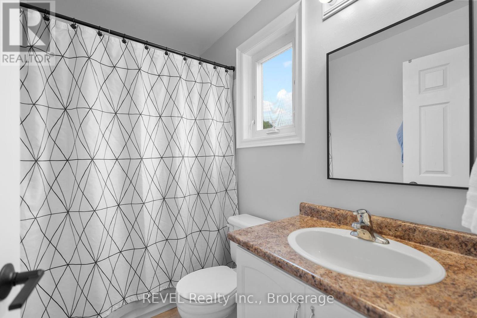 2470 Coral Avenue, Fort Erie, Ontario  L0S 1S0 - Photo 22 - X12248924