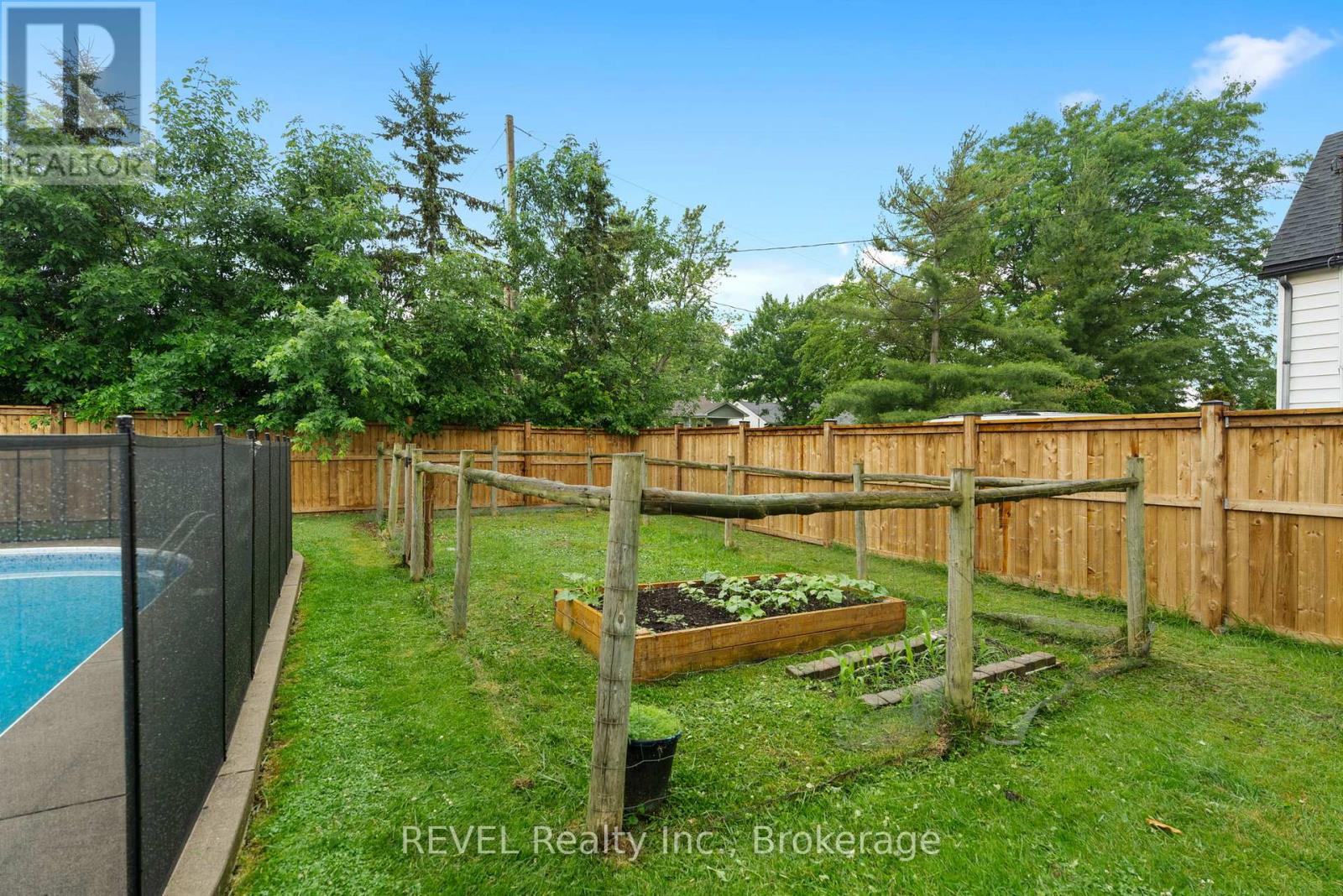 2470 Coral Avenue, Fort Erie, Ontario  L0S 1S0 - Photo 36 - X12248924