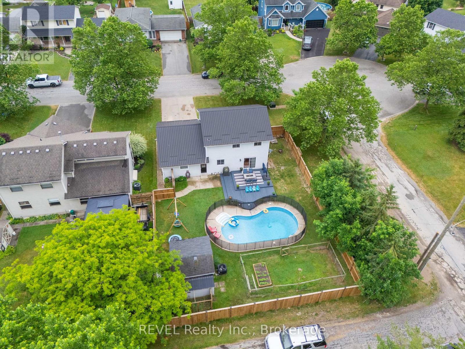 2470 Coral Avenue, Fort Erie, Ontario  L0S 1S0 - Photo 39 - X12248924