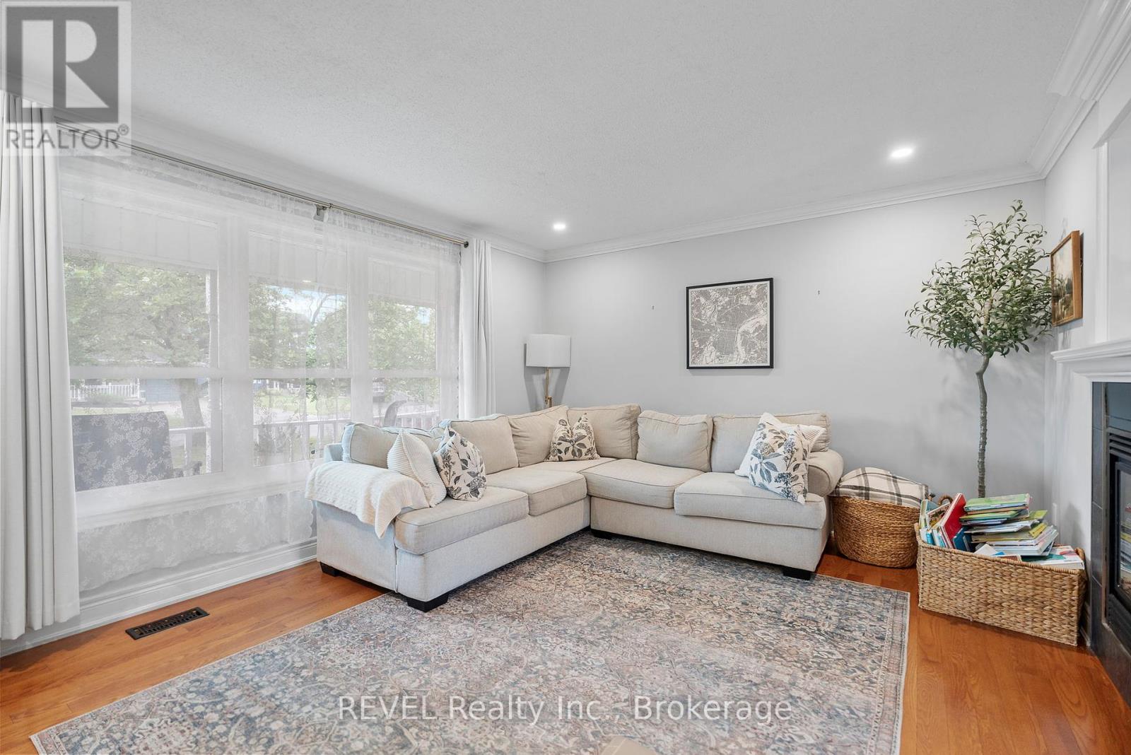 2470 Coral Avenue, Fort Erie, Ontario  L0S 1S0 - Photo 6 - X12248924