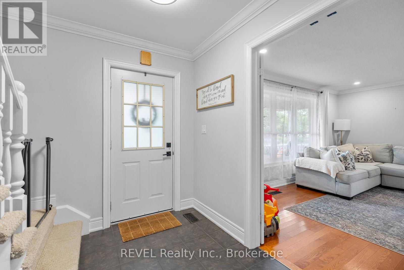 2470 Coral Avenue, Fort Erie, Ontario  L0S 1S0 - Photo 8 - X12248924