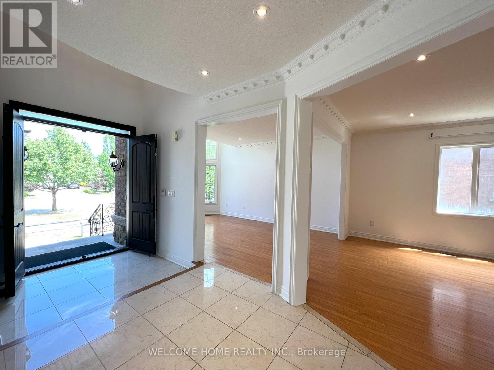 Property at 198 TREELAWN BOULEVARD image 4