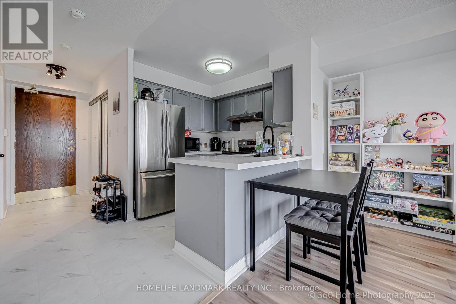 817 - 51 Baffin Court, Richmond Hill (Langstaff), Ontario  L4B 4P6 - Photo 8 - N12248893