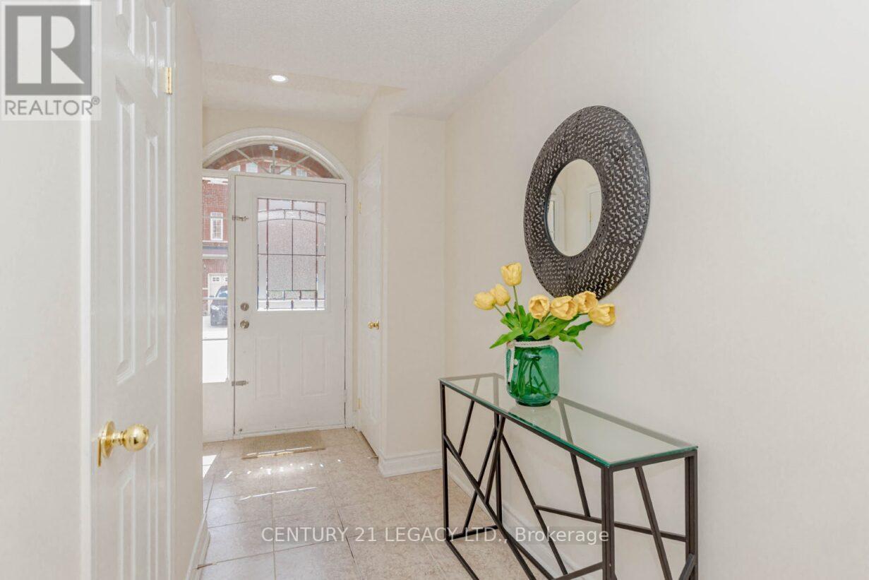 Property at 25 UNIONVILLE CRESCENT image 4