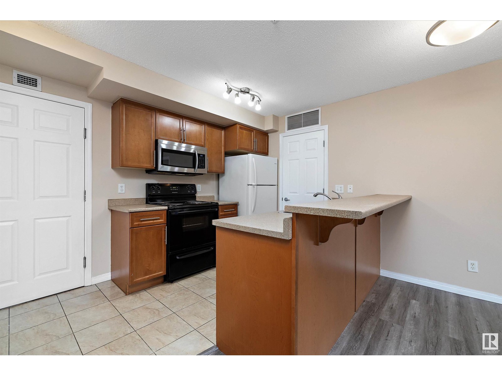 Property at #303 6925 199 ST NW image 3