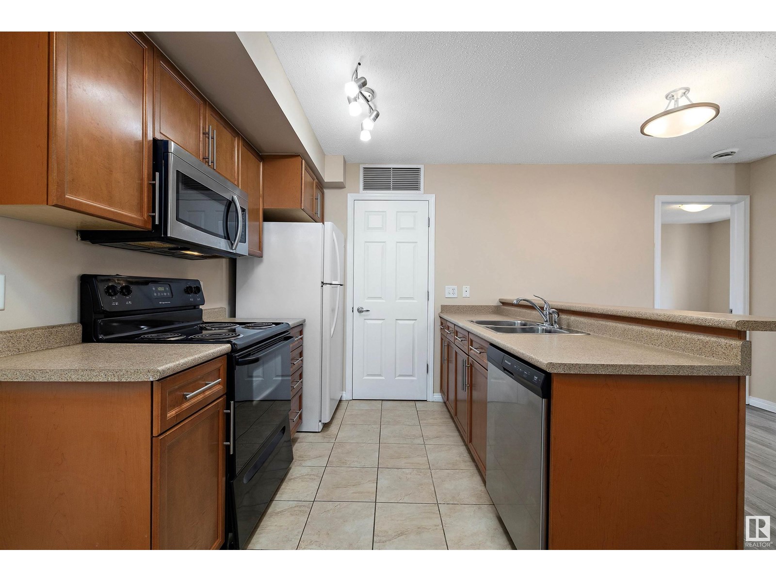 Property at #303 6925 199 ST NW image 4