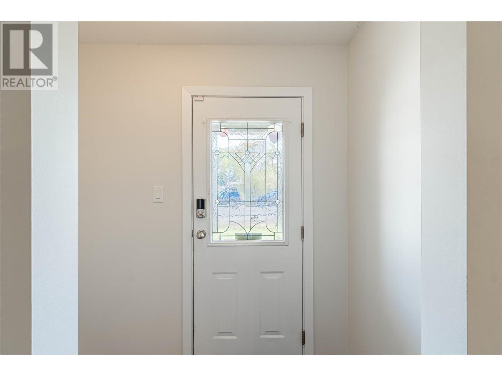 Property at 862 DESMOND Street image 4