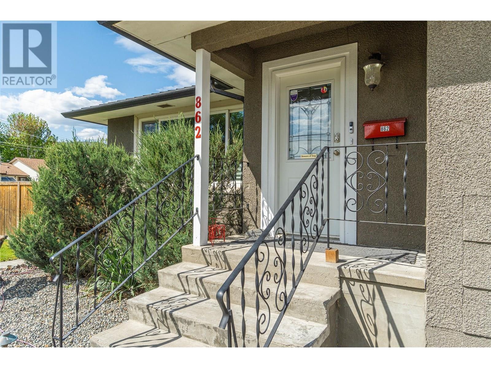Property at 862 DESMOND Street image 3
