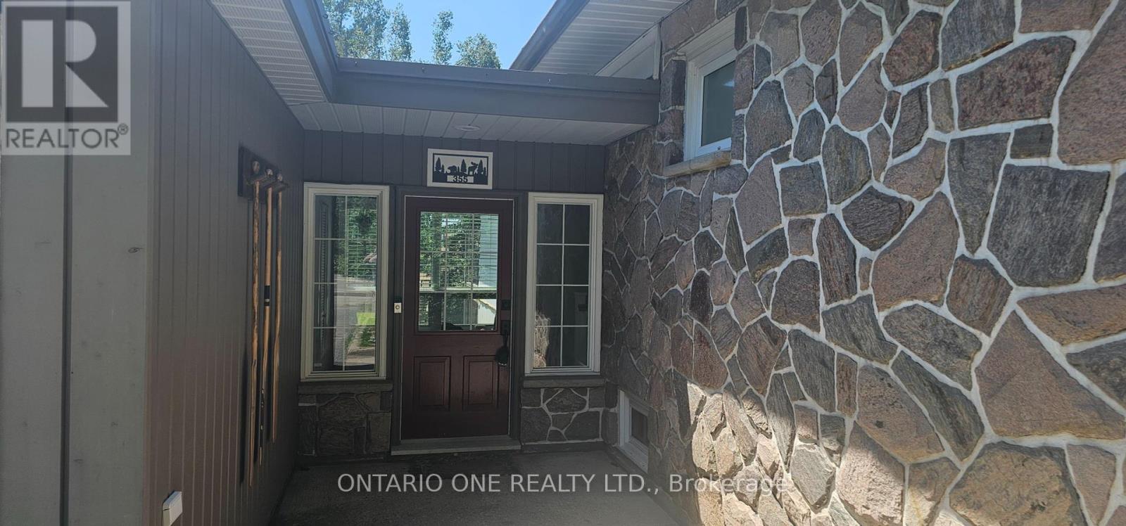 Property at 355 GREAVETTE STREET image 3