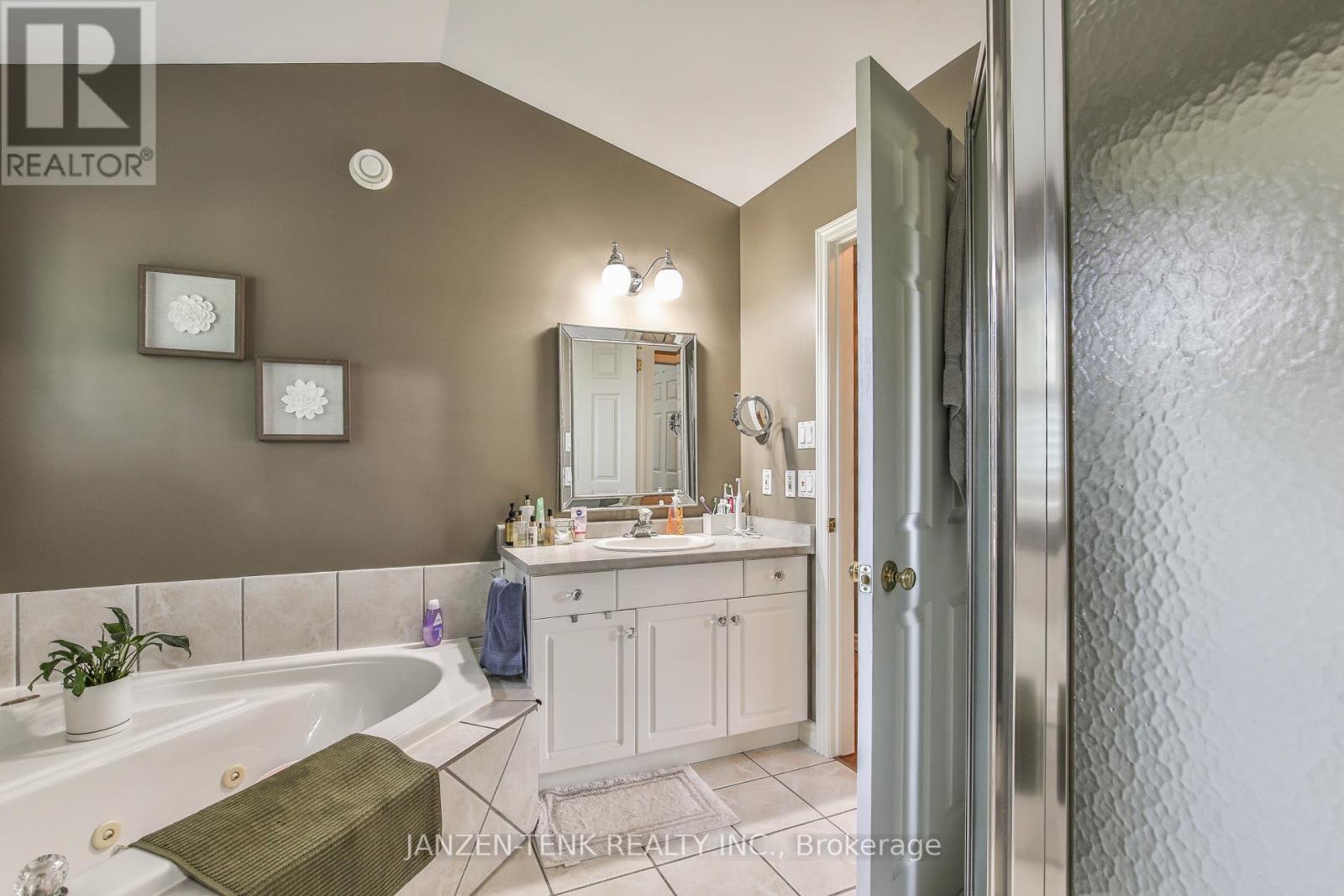 50015 John Wise Line, Malahide, Ontario  N5H 2R5 - Photo 14 - X12248992