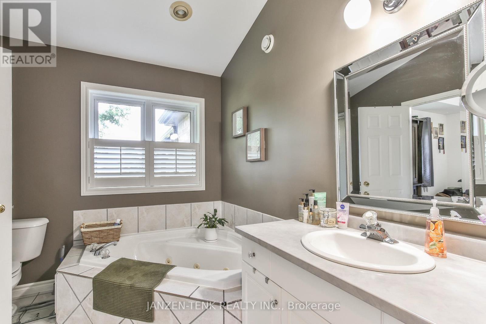 50015 John Wise Line, Malahide, Ontario  N5H 2R5 - Photo 15 - X12248992
