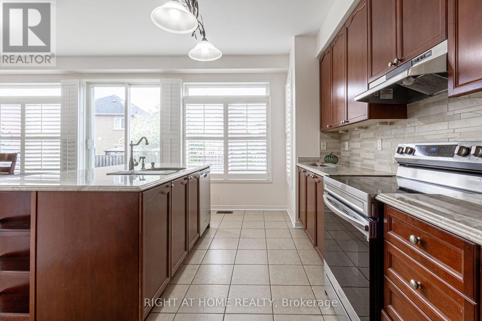 3228 Tacc Drive, Mississauga (Churchill Meadows), Ontario  L6M 0H3 - Photo 13 - W12248975