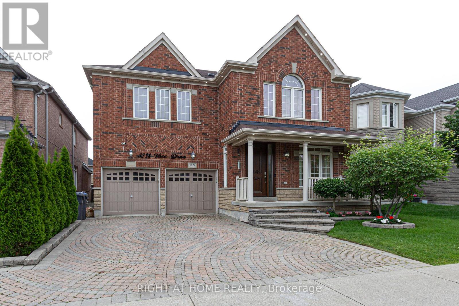3228 Tacc Drive, Mississauga (Churchill Meadows), Ontario  L6M 0H3 - Photo 2 - W12248975