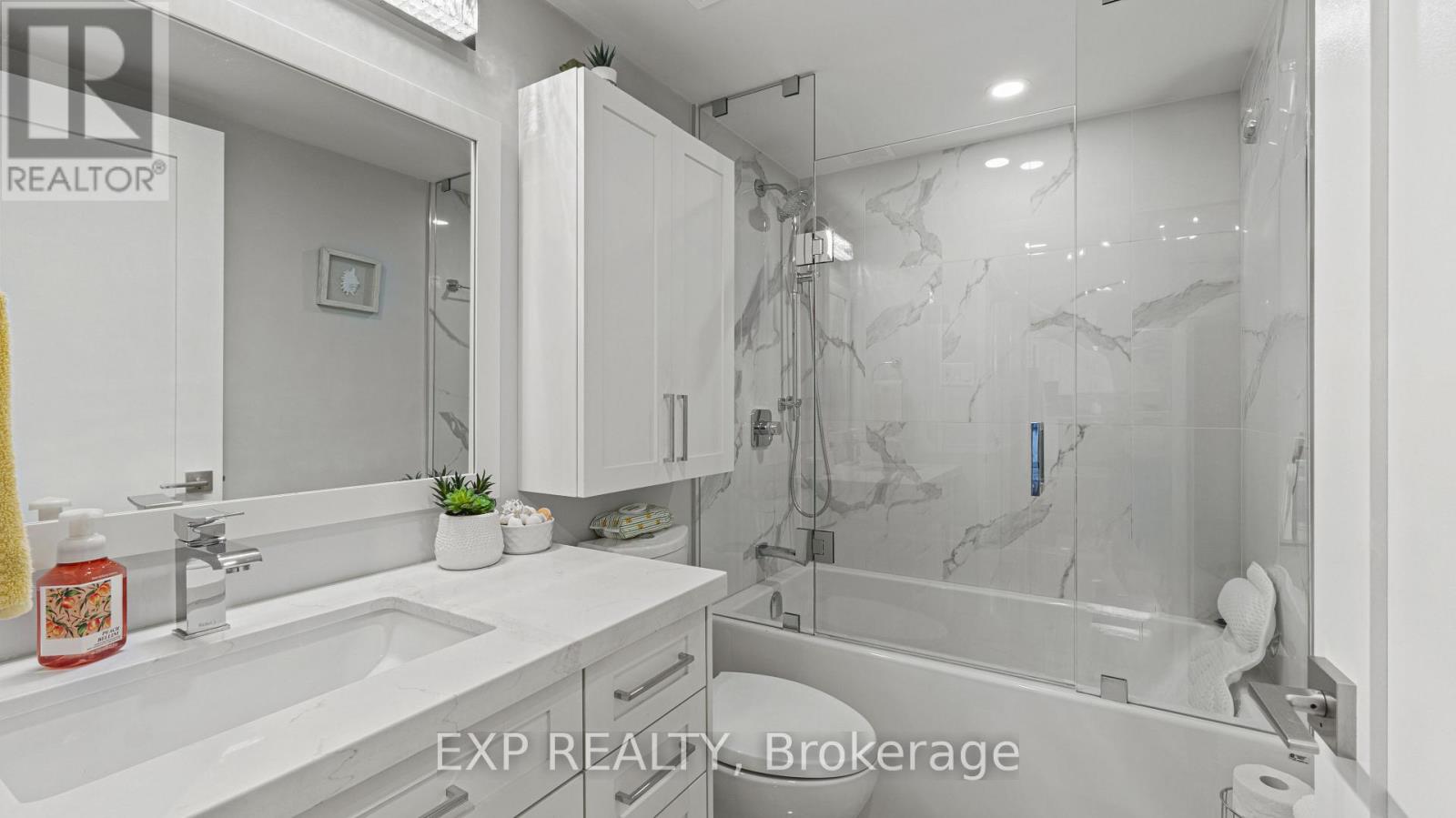 1404 - 3590 Kaneff Crescent, Mississauga, Ontario  L5A 3X3 - Photo 4 - W12248981
