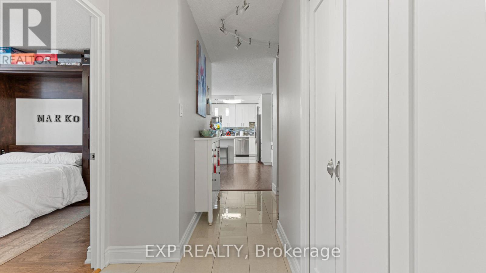 1404 - 3590 Kaneff Crescent, Mississauga, Ontario  L5A 3X3 - Photo 8 - W12248981
