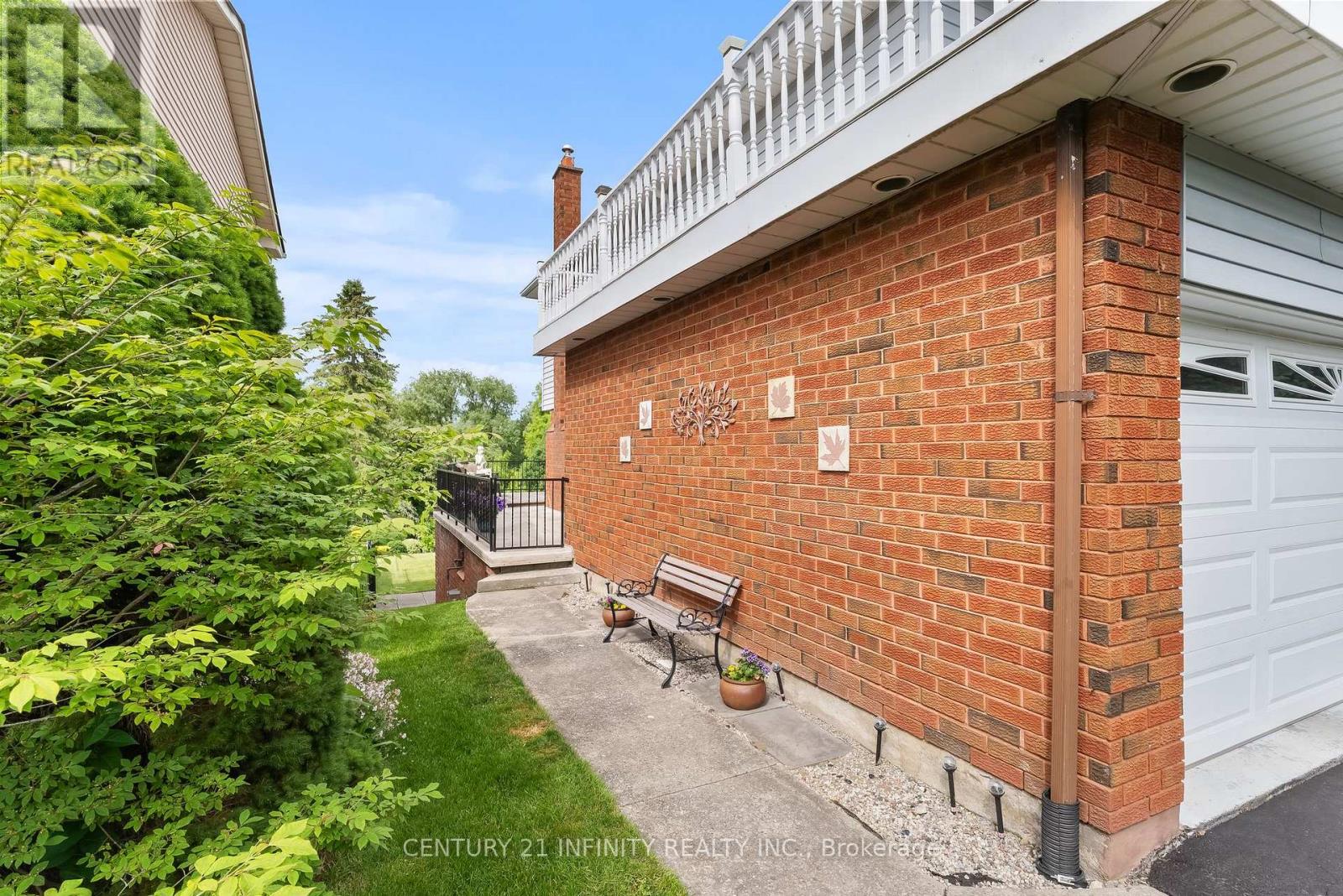 Property at 104 FROST DRIVE image 3
