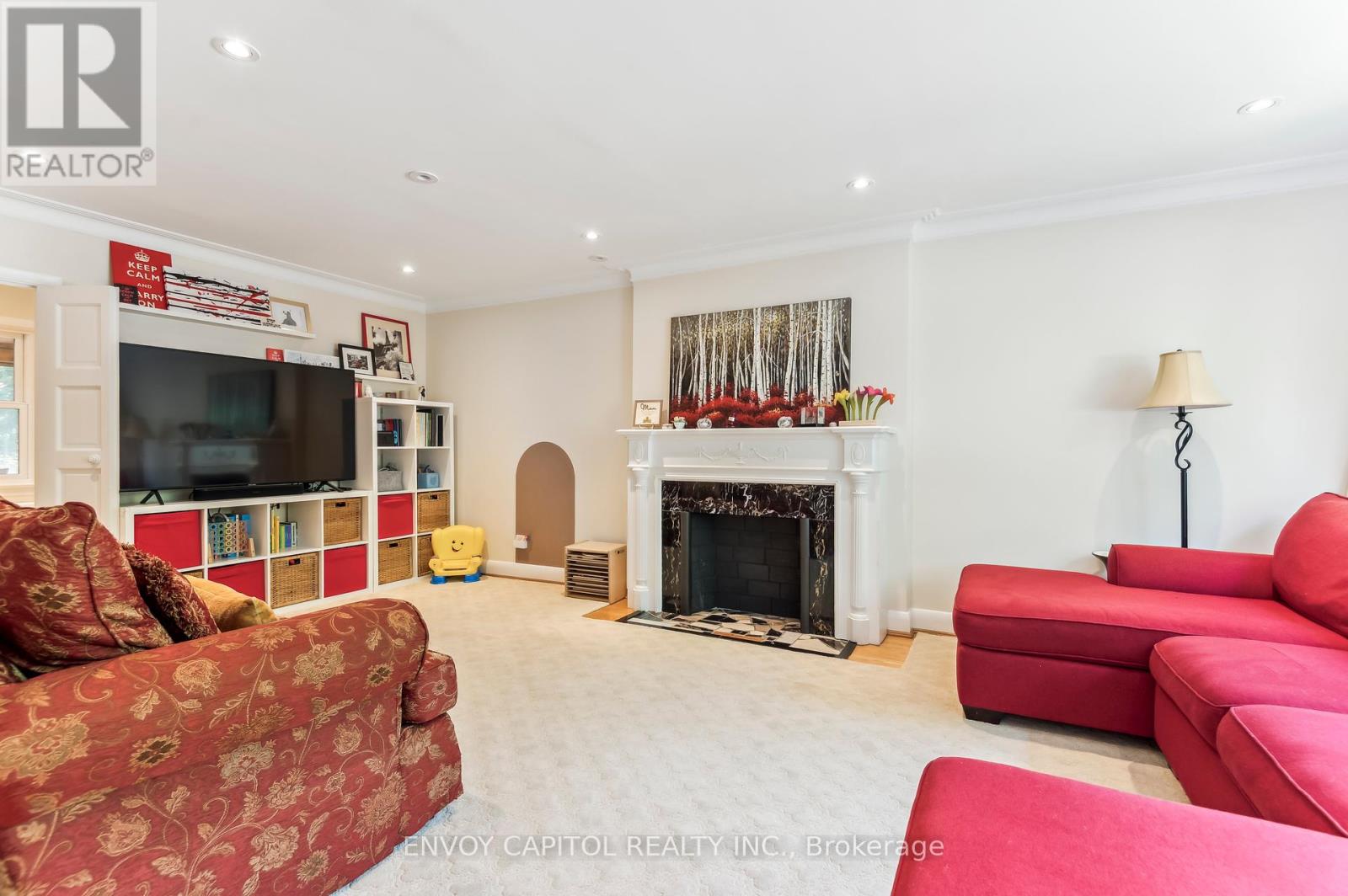 Property at 271 YONGE BOULEVARD image 5