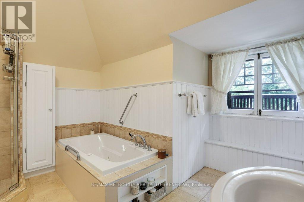 154 Quarry Avenue, Renfrew, Ontario  K7V 2W4 - Photo 28 - X12249024
