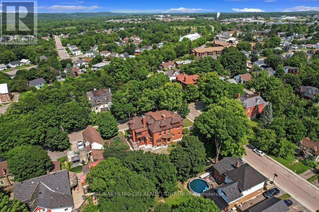 154 Quarry Avenue, Renfrew, Ontario  K7V 2W4 - Photo 4 - X12249024
