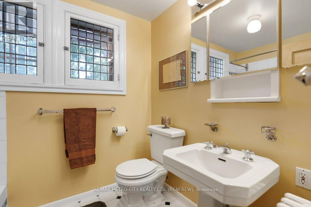 154 Quarry Avenue, Renfrew, Ontario  K7V 2W4 - Photo 8 - X12249024