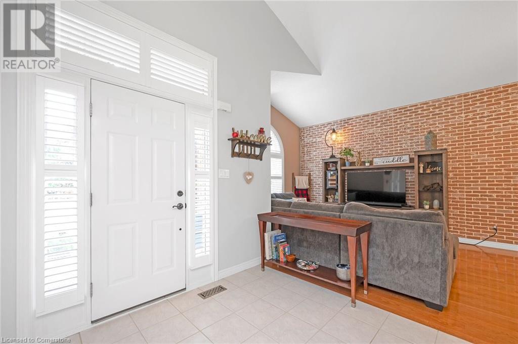 Property at 5 DUNROBIN Drive image 4