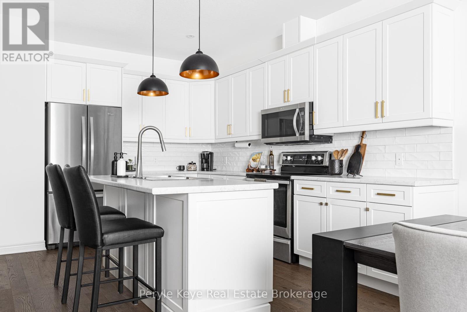 21 Serenity Place Crescent, Huntsville, Ontario  P1H 0C4 - Photo 3 - X12249061