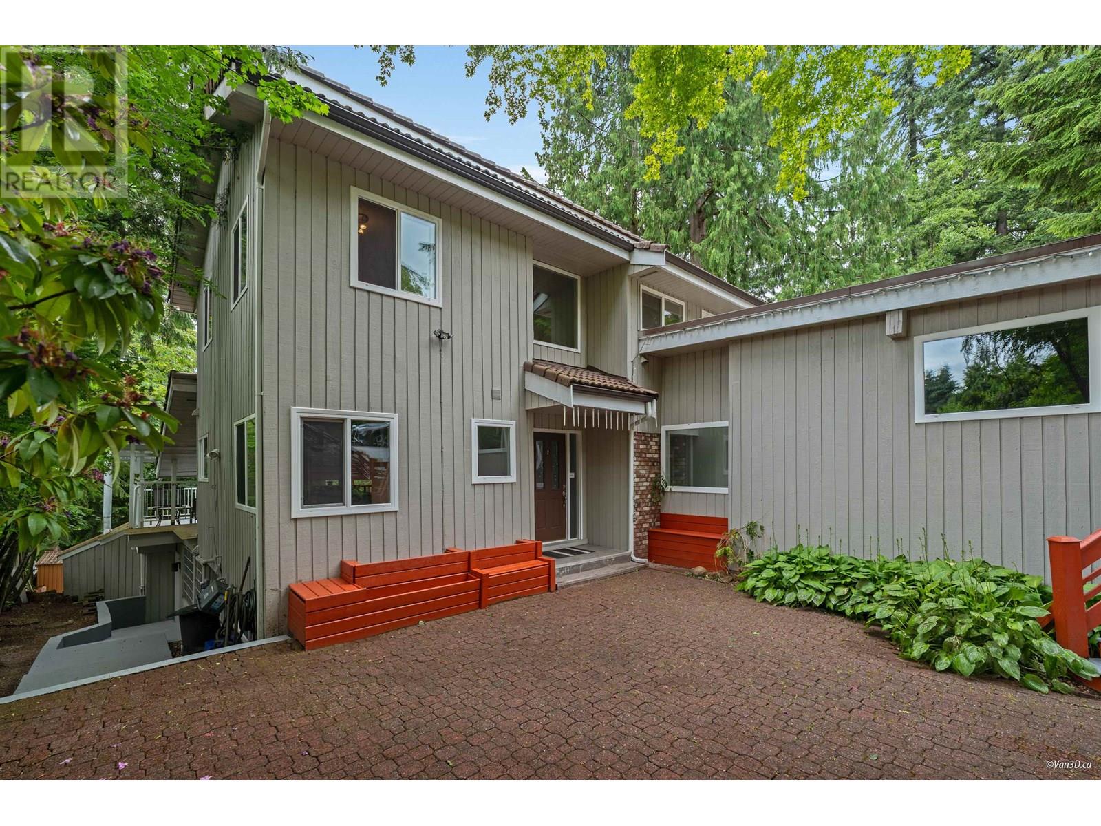 271 MONTROYAL BOULEVARD, north vancouver, British Columbia V7N4E4