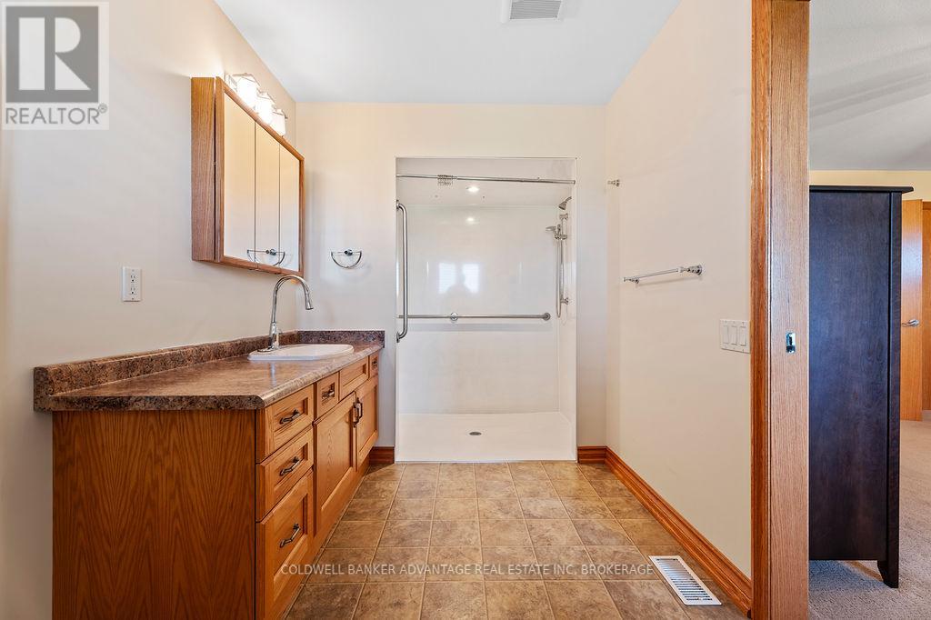 7188 St Michael Avenue, Niagara Falls, Ontario  L2H 3N5 - Photo 18 - X12194877