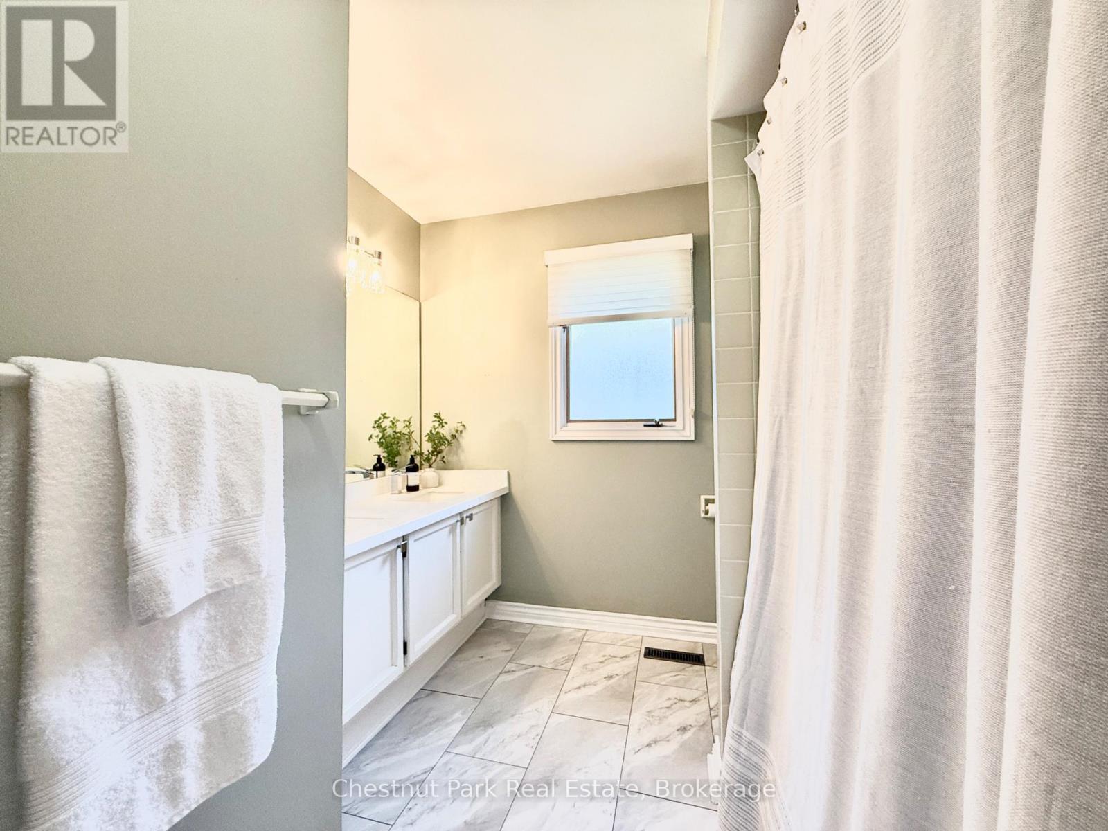 2052 Chippewa Trail, Mississauga, Ontario  L5H 3V7 - Photo 22 - W12249127