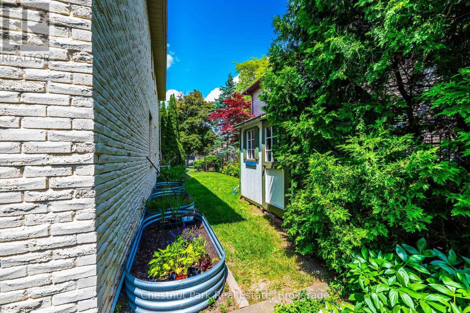 2052 Chippewa Trail, Mississauga, Ontario  L5H 3V7 - Photo 31 - W12249127