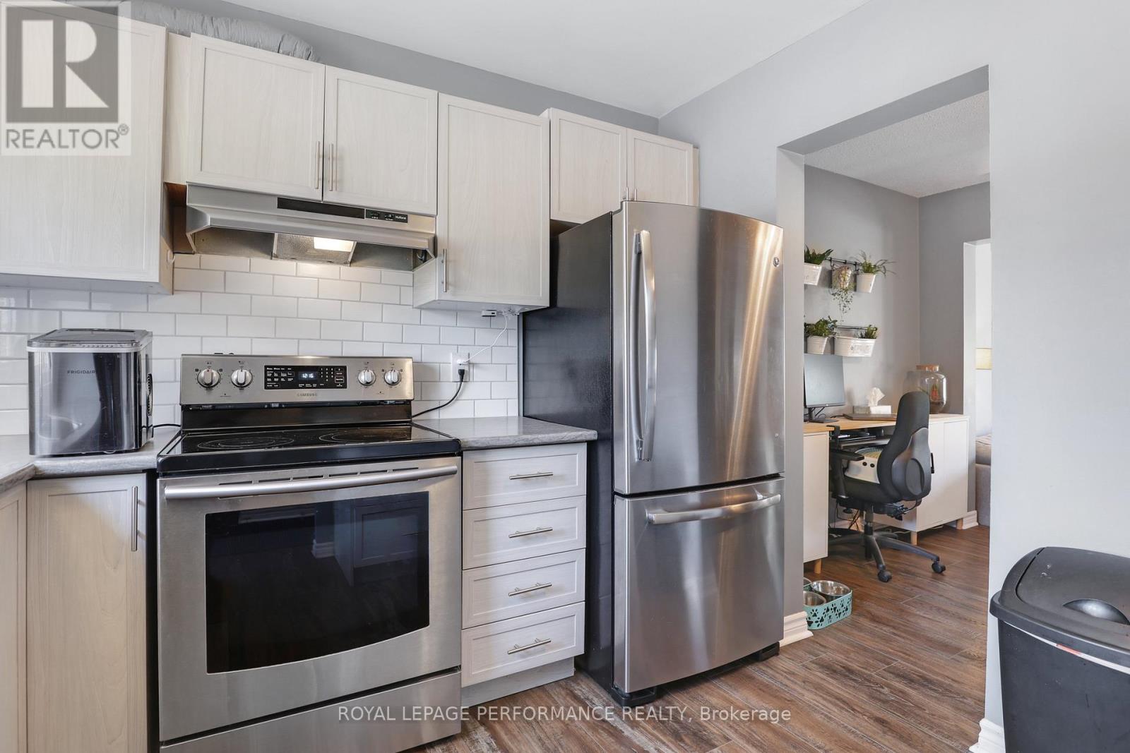 1962 Kelden Crescent, Ottawa, Ontario  K1B 4X9 - Photo 6 - X12249091