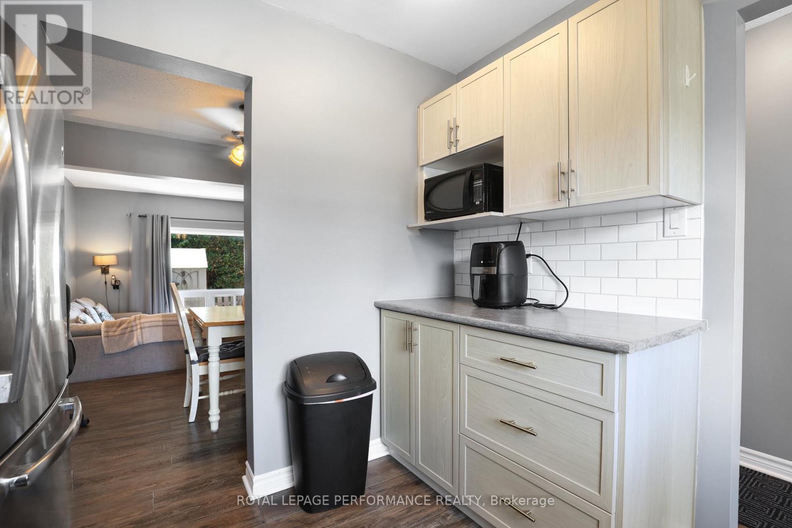 1962 Kelden Crescent, Ottawa, Ontario  K1B 4X9 - Photo 8 - X12249091