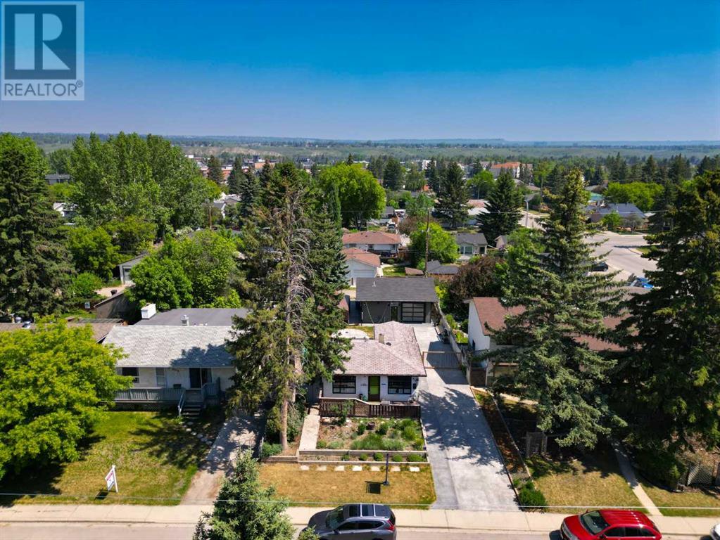 Property at 8012 33 Avenue NW image 2