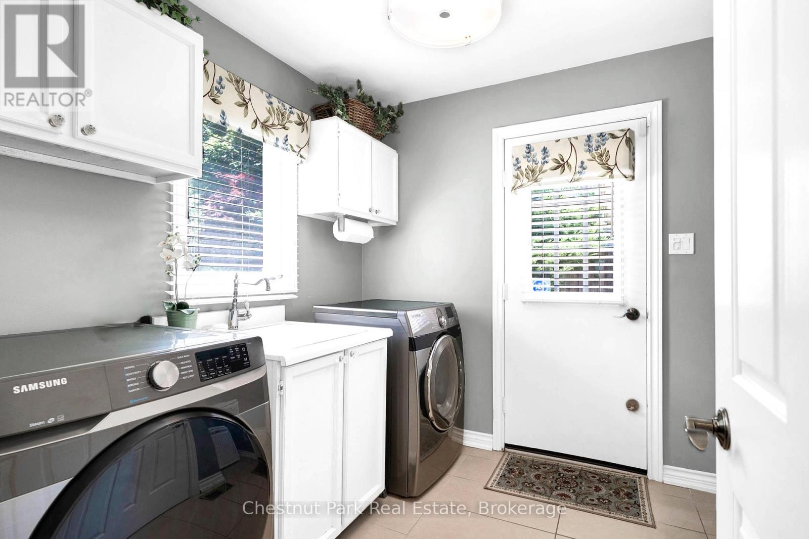 2052 Chippewa Trail, Mississauga, Ontario  L5H 3V7 - Photo 13 - W12249127