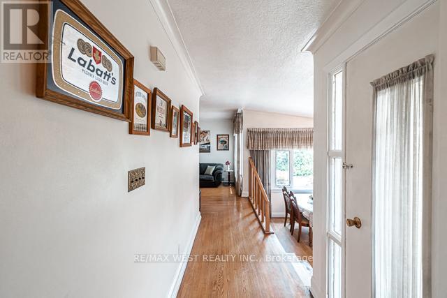 1081 Islington Avenue, Toronto (Stonegate-Queensway), Ontario  M8Z 4R8 - Photo 32 - W12212047