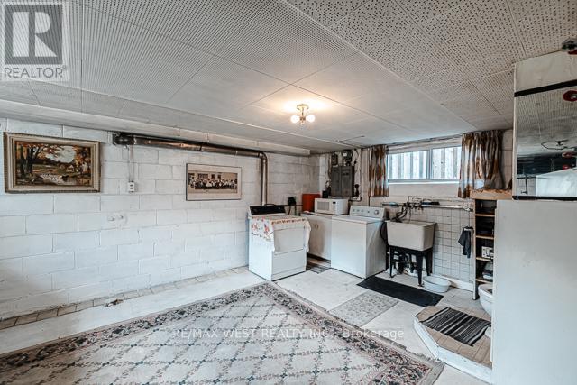 1081 Islington Avenue, Toronto (Stonegate-Queensway), Ontario  M8Z 4R8 - Photo 6 - W12212047