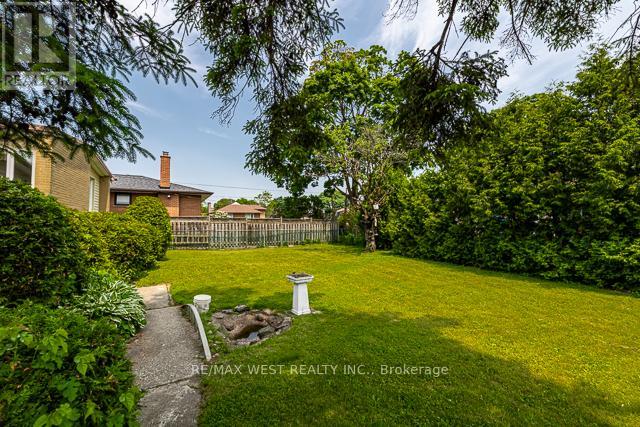 1081 Islington Avenue, Toronto (Stonegate-Queensway), Ontario  M8Z 4R8 - Photo 49 - W12212047
