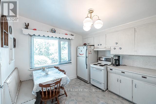 1081 Islington Avenue, Toronto (Stonegate-Queensway), Ontario  M8Z 4R8 - Photo 20 - W12212047