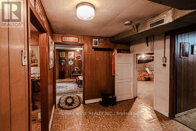 1081 Islington Avenue, Toronto (Stonegate-Queensway), Ontario  M8Z 4R8 - Photo 16 - W12212047