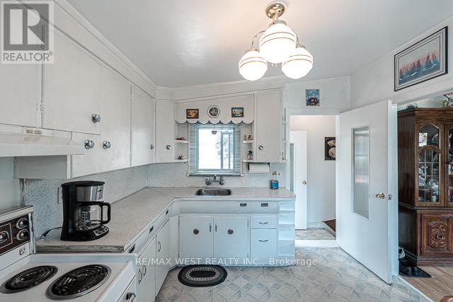 1081 Islington Avenue, Toronto (Stonegate-Queensway), Ontario  M8Z 4R8 - Photo 21 - W12212047