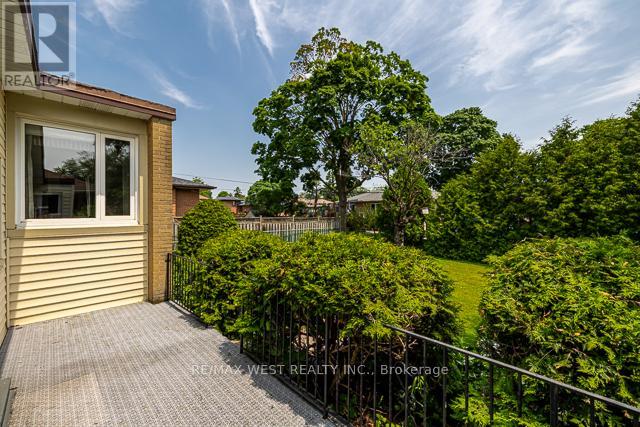 1081 Islington Avenue, Toronto (Stonegate-Queensway), Ontario  M8Z 4R8 - Photo 42 - W12212047