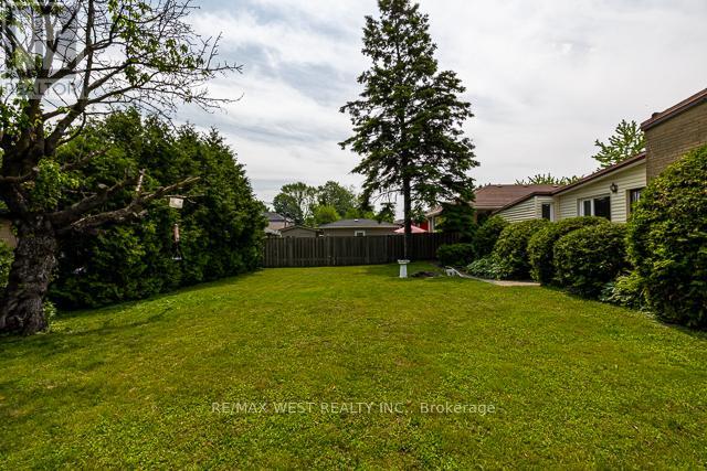 1081 Islington Avenue, Toronto (Stonegate-Queensway), Ontario  M8Z 4R8 - Photo 45 - W12212047