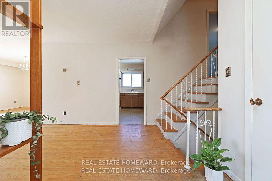 Property at 36 MANORGLEN CRESCENT image 4