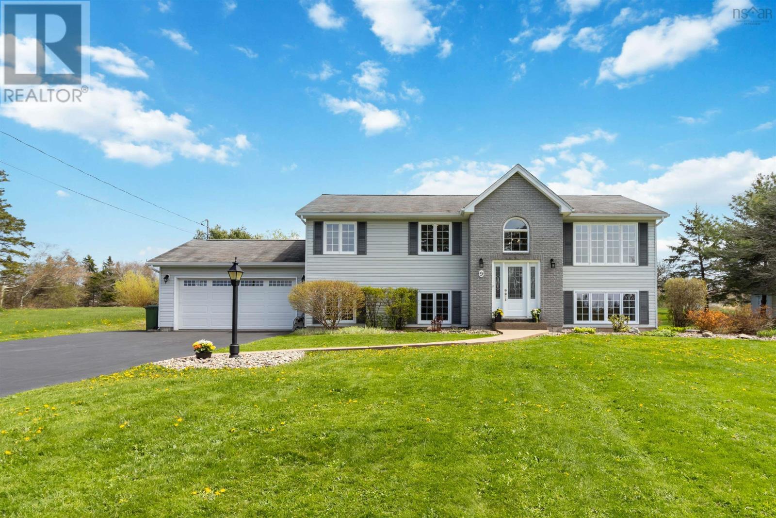 Property at 9 Vrege Court image 1