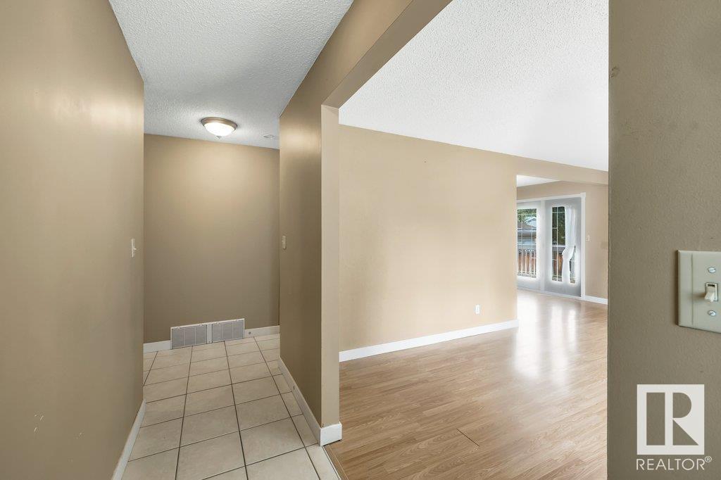 Property at 23 LAWRENCE CR image 5