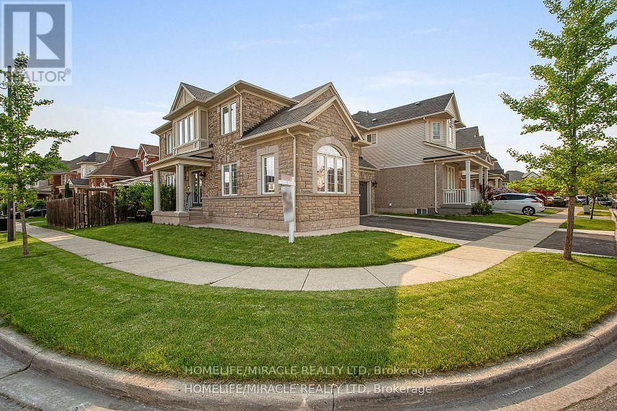 Property at 949 ZELINSKY CRESCENT image 3