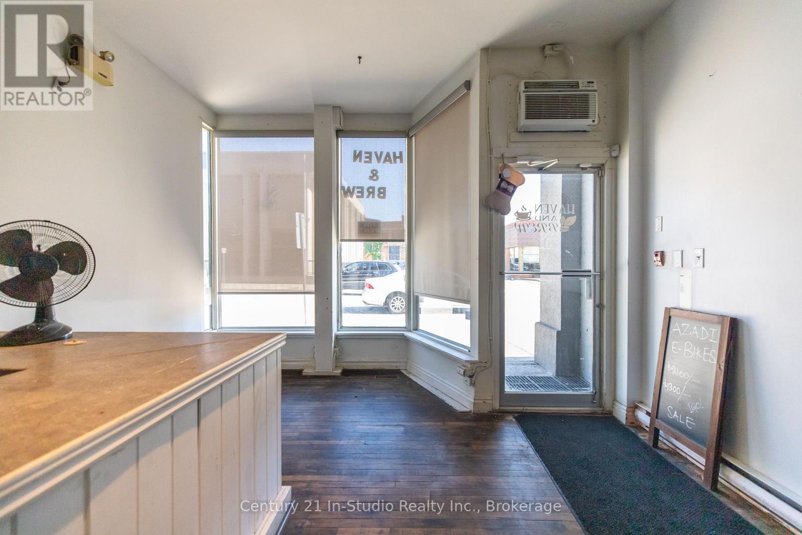 158 9th Street E, Owen Sound, Ontario  N4K 4L1 - Photo 6 - X12249250